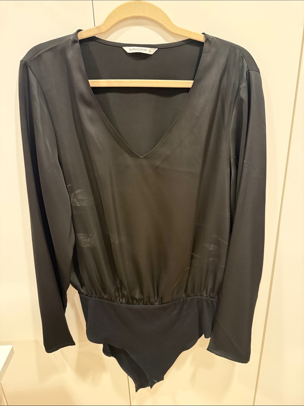 MANGOPOP Black Long-Sleeve V-Neck satin Bodysuit